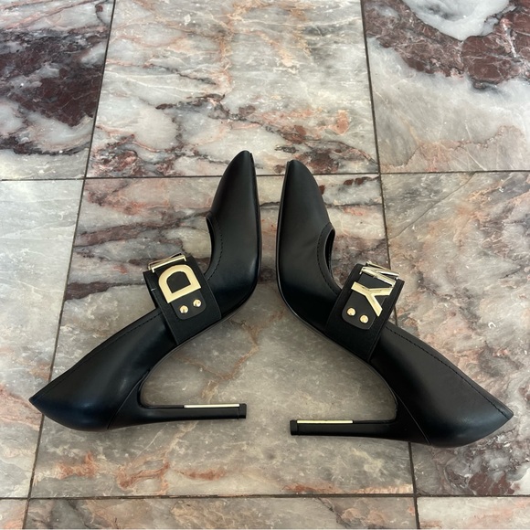New DKNY Genevive Logo Stiletto Pump Heels Size 8.5 - Picture 7 of 10